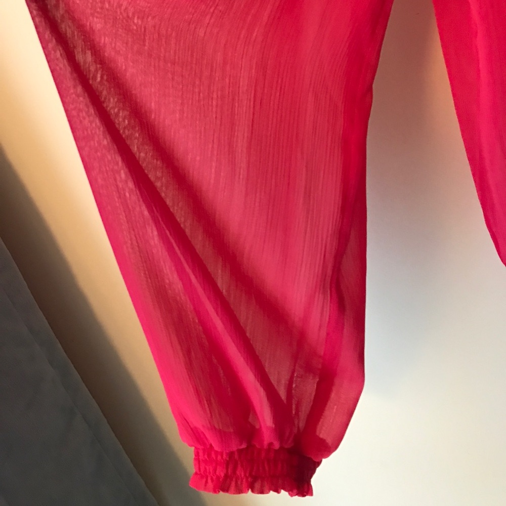 GUESS ❤️️ Cold shoulder top - Picture 4 of 6